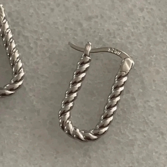 COPY - Sterling Silver Oval Twist Hoop Earrings Brand New - Picture 3 of 4